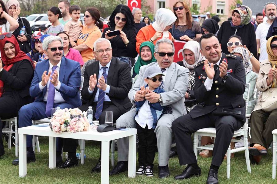 Talas’ta 23 Nisan Coşkusu Alanlardan Taştı