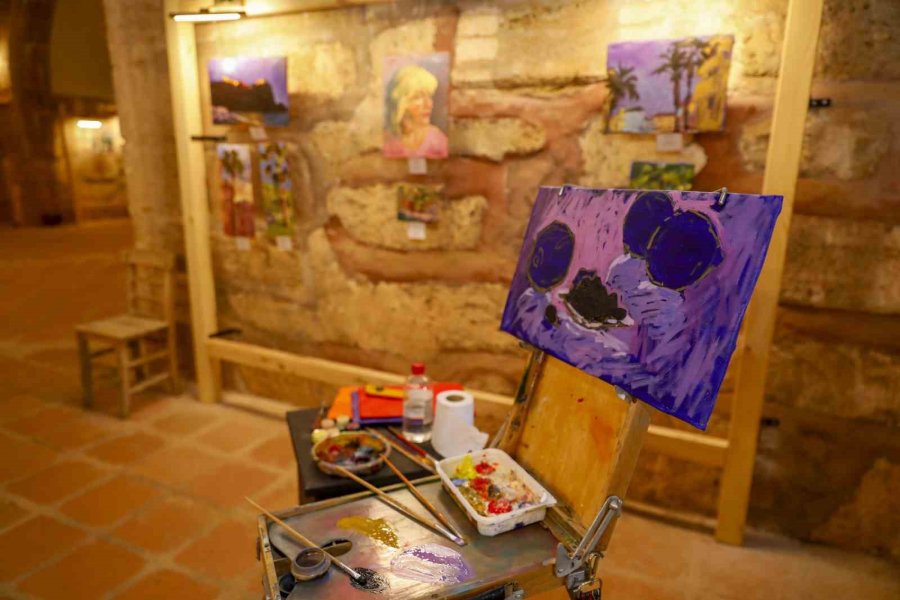 11 Ukraynalı Kadının Hazırladığı ‘sanatçıların Gözünden Alanya’ Sanat Sergisi Açıldı