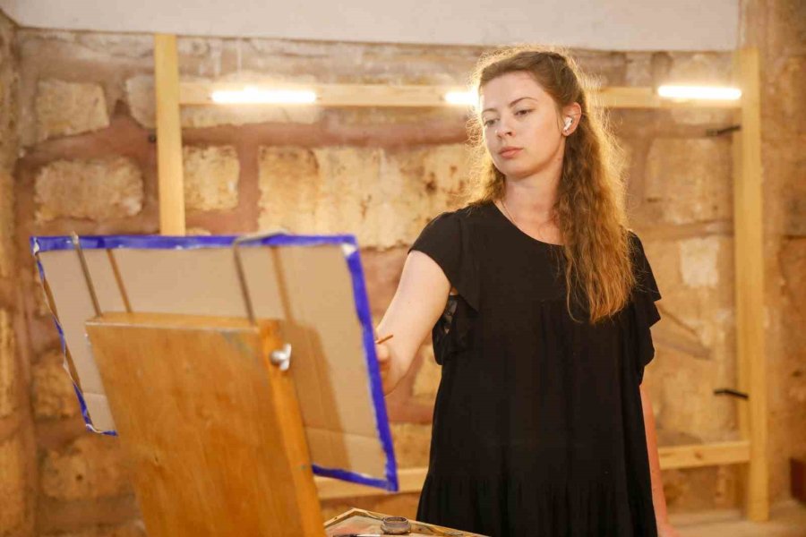 11 Ukraynalı Kadının Hazırladığı ‘sanatçıların Gözünden Alanya’ Sanat Sergisi Açıldı