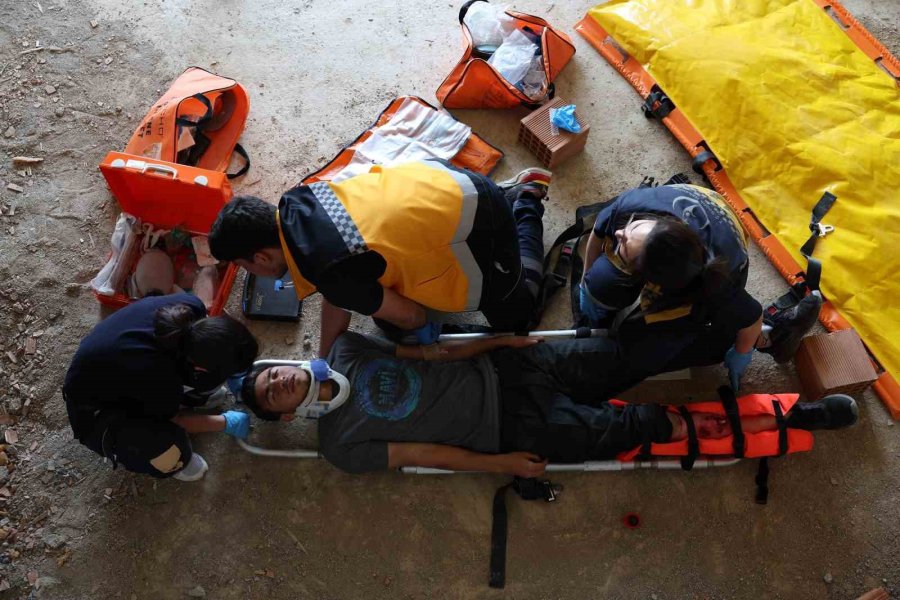 Türkiye’nin İlk Ve Acil Yardım Öğrencileri Alkü’de Kıyasıya Mücadele Etti