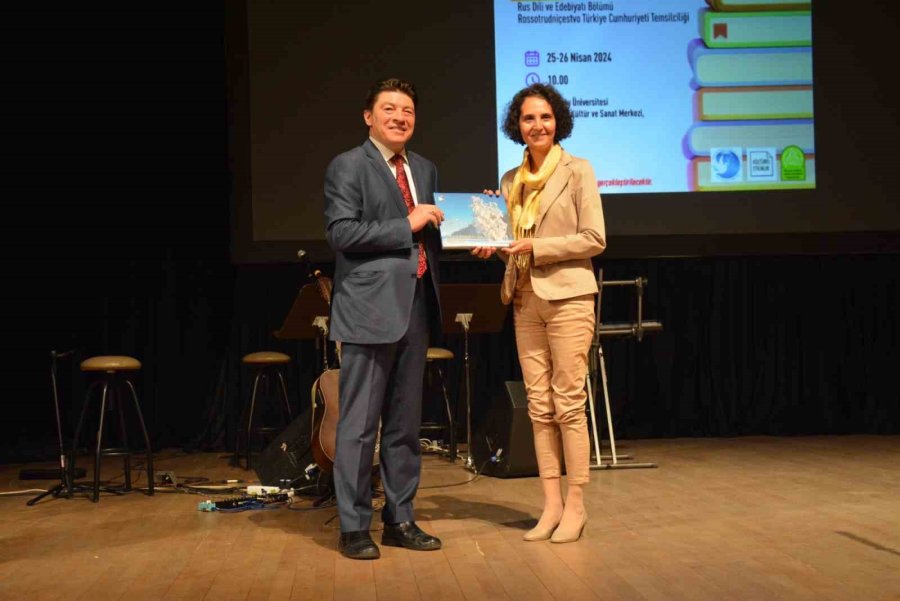 ’rus Dili, Edebiyatı Ve Kültürü Iıı. Uluslararası Bilimsel Öğrenci Sempozyumu’ Akm’de Başladı