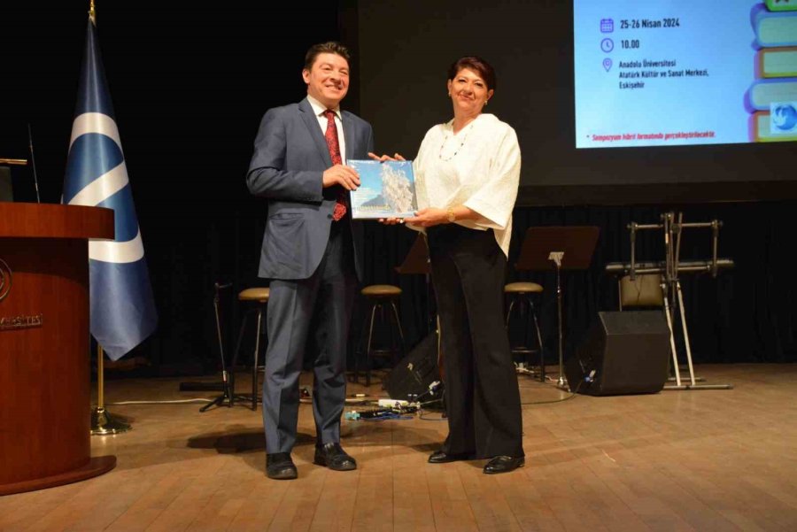 ’rus Dili, Edebiyatı Ve Kültürü Iıı. Uluslararası Bilimsel Öğrenci Sempozyumu’ Akm’de Başladı