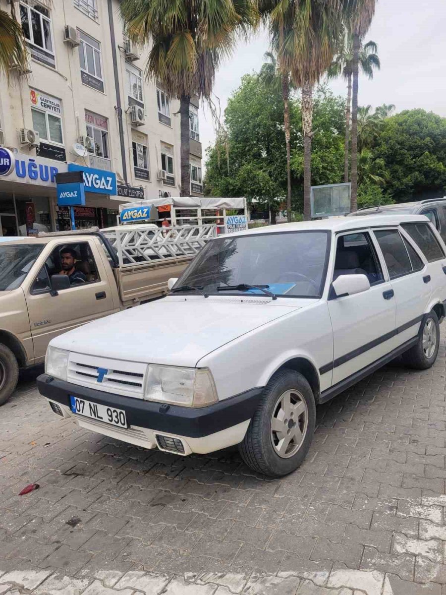 Otomobile Çarpan Motosikletin Sürücüsü Yaralandı