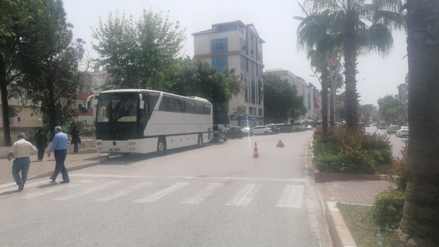 Kamyonet Yayaya Çarptı: 1 Yaralı