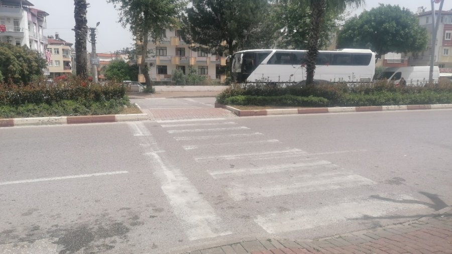 Kamyonet Yayaya Çarptı: 1 Yaralı