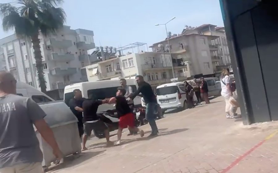 Ehliyetsiz Sürücünün Çarptığı Motosiklet Sürücüsü Ağır Yaralandı, Kaza Sonrası Kavga Çıktı