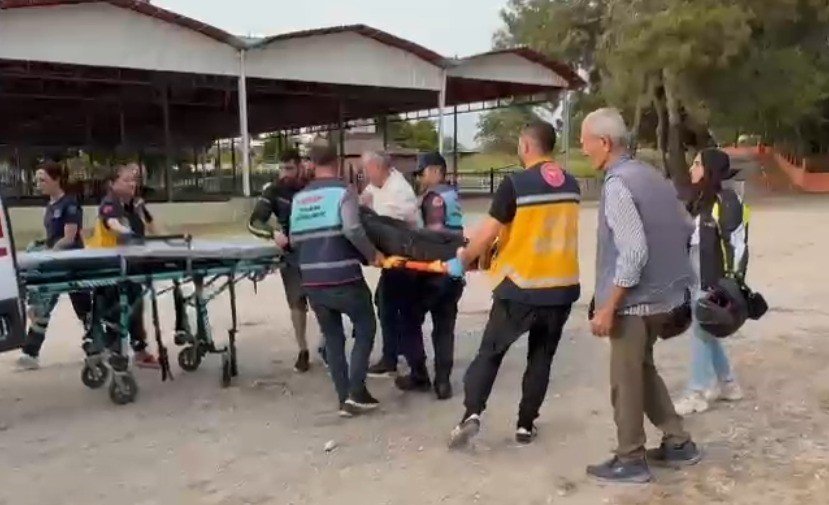 Virajı Alamayan Motosiklet Sürücüsü Yoldan Çıkıp Boş Arsaya Devrildi: 1 Yaralı