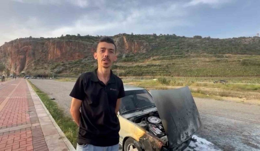 Gazipaşa’da Park Halindeki Otomobil Alev Aldı