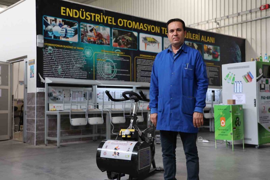 Liseli Genç Kondisyon Bisikletinde Harcadığı Enerjiyi Elektriğe Çevirdi