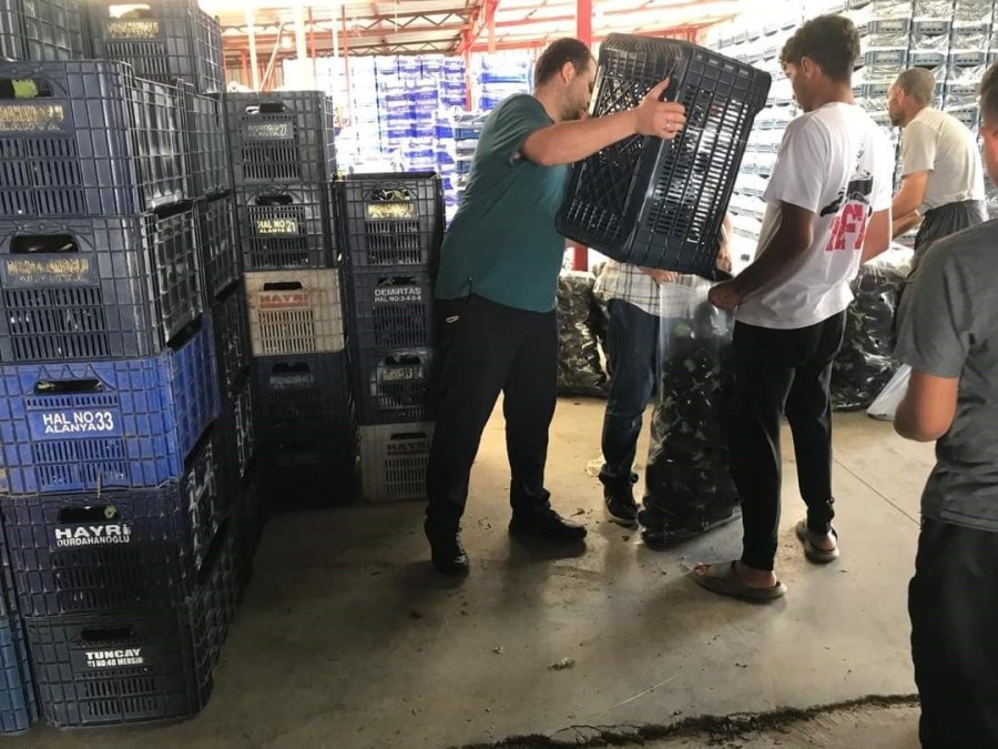 Elde Kalan Sebzeler Bağışlanarak, Çöpe Atılmaktan Kurtarılıyor