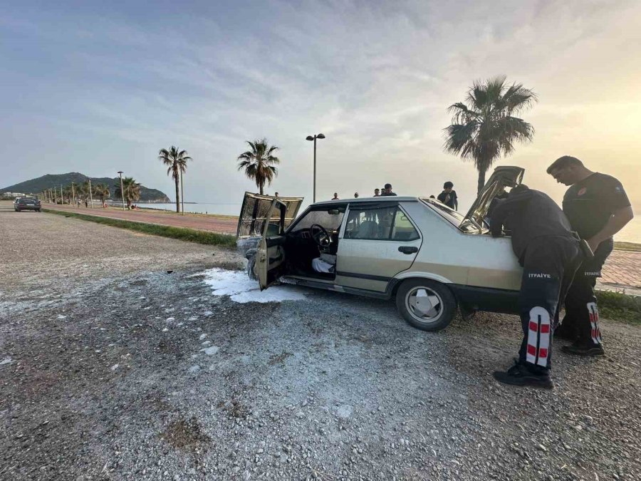 Gazipaşa’da Park Halindeki Otomobil Alev Aldı
