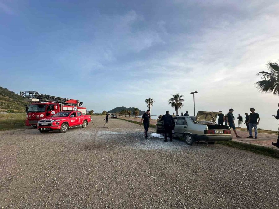 Gazipaşa’da Park Halindeki Otomobil Alev Aldı