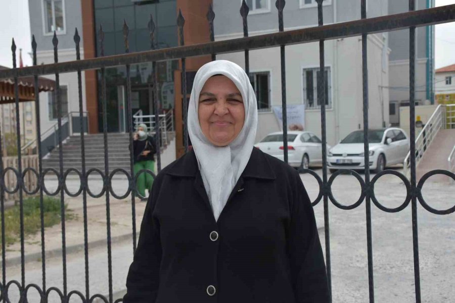 Asansörü Çalışmayan Ve Engelli Rampası Olmayan Sağlık Ocağı Vatandaşı İsyan Ettirdi