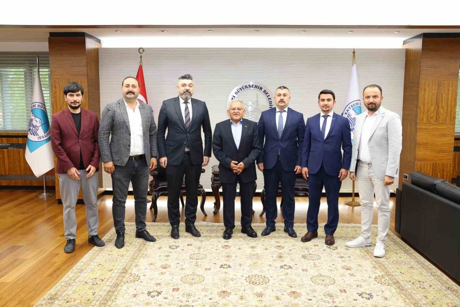 Başkan Büyükkılıç’a Ziyaretçi Akını