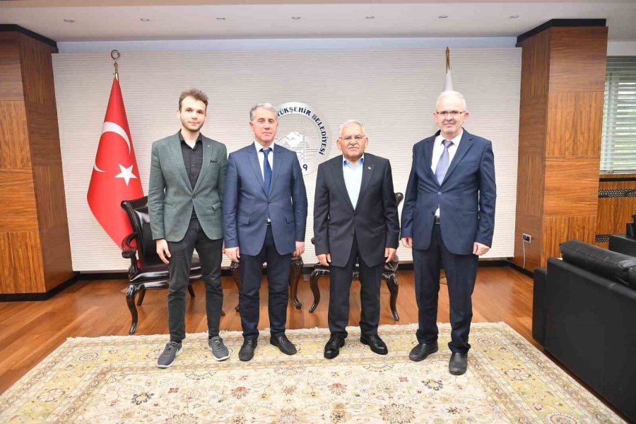 Başkan Büyükkılıç’a Ziyaretçi Akını