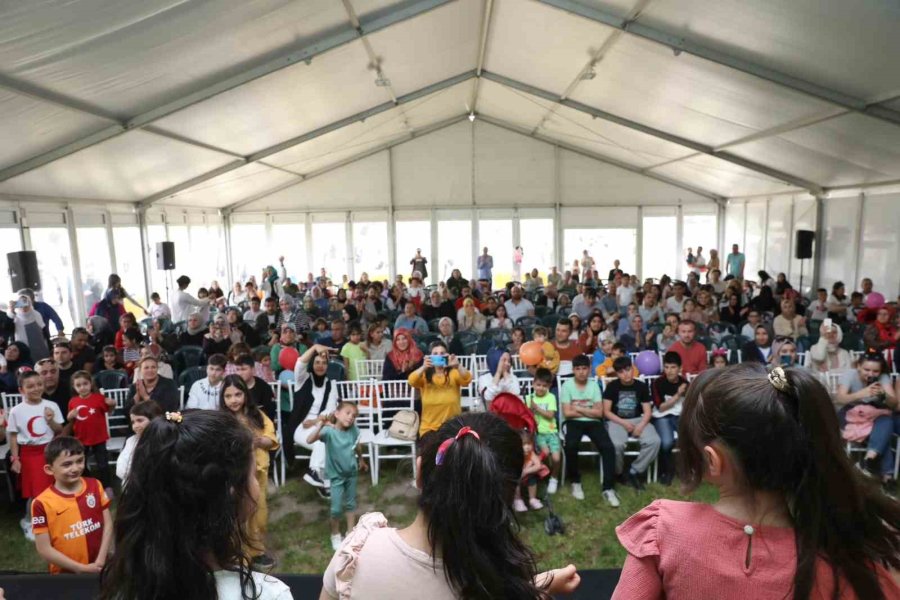 Büyükşehir’in Çocuk Kitap Fuarı Ve Şenliği’nde Çocuklar Hem Eğleniyor Hem Öğreniyor