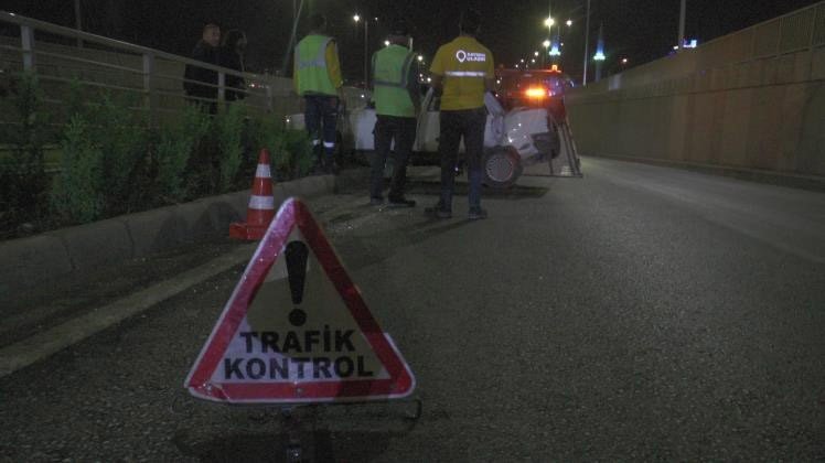 Kayseri’de Otomobil Tramvay Yolunu Girdi: 2 Yaralı