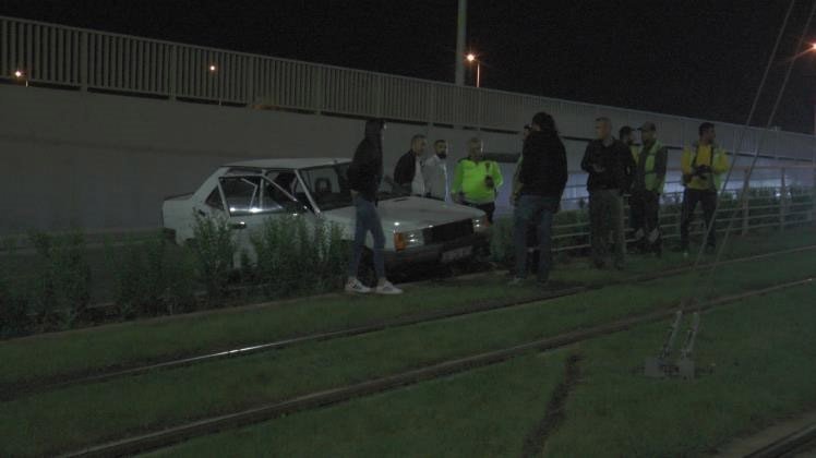 Kayseri’de Otomobil Tramvay Yolunu Girdi: 2 Yaralı