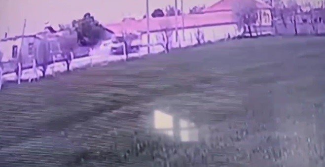 Otomobil İle Kamyonetin Çarpışma Anı Kamerada