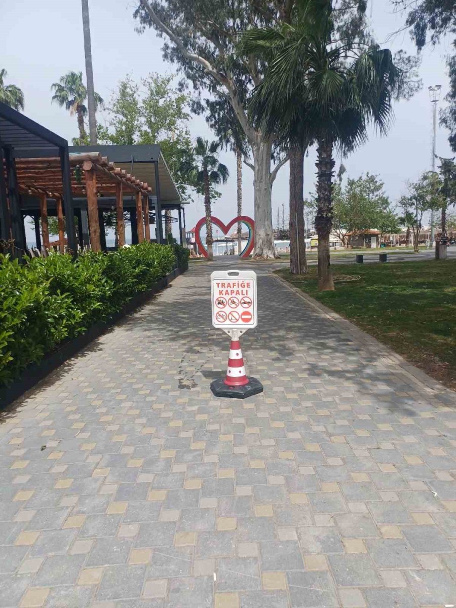 Kemer’de Zabıta Ekiplerinden Trafik Denetimi