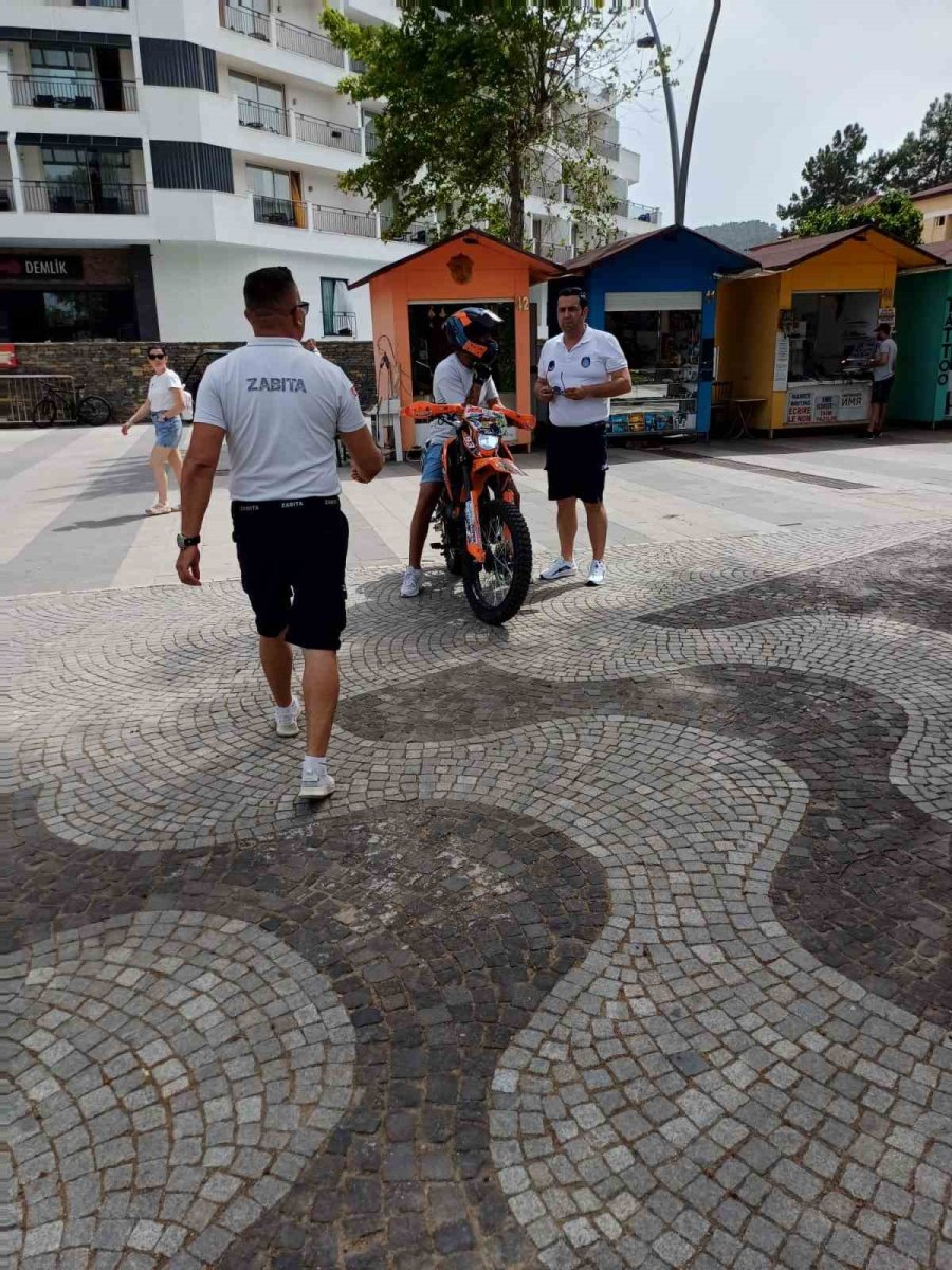 Kemer’de Zabıta Ekiplerinden Trafik Denetimi