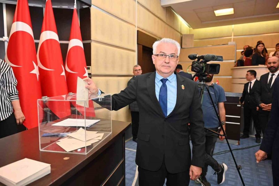 Kepez Belediye Başkan Vekilliğine Refik Emre Altekin Seçildi