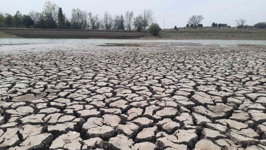 Susuzluktan Çatlayan Topraklar İçin Yağmur Duası Yapıldı