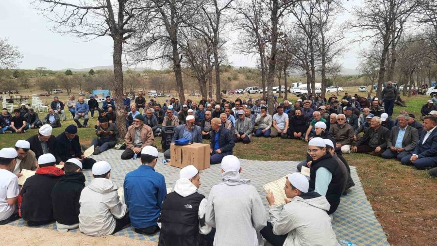 Susuzluktan Çatlayan Topraklar İçin Yağmur Duası Yapıldı