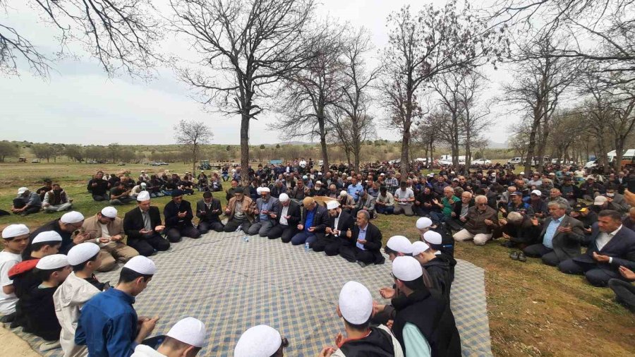 Susuzluktan Çatlayan Topraklar İçin Yağmur Duası Yapıldı
