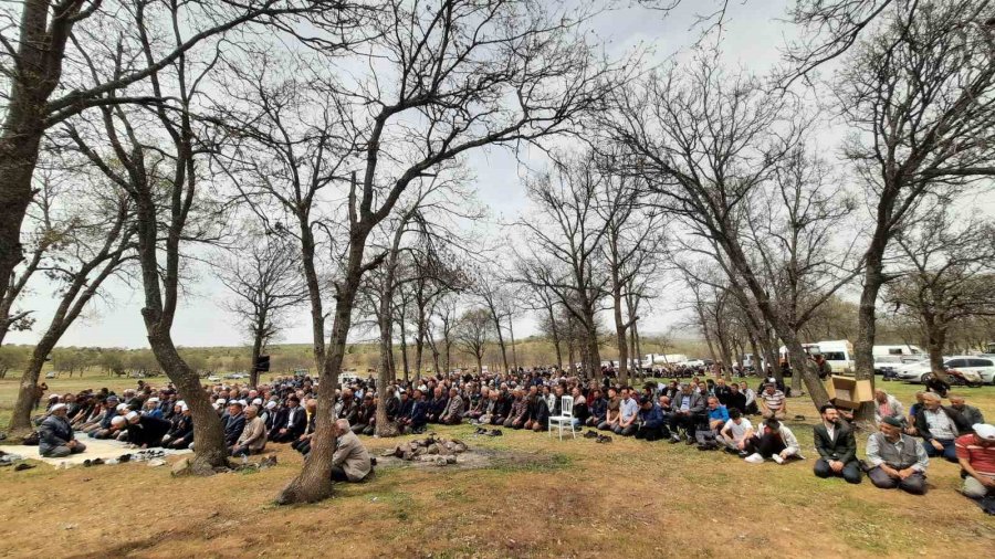 Susuzluktan Çatlayan Topraklar İçin Yağmur Duası Yapıldı