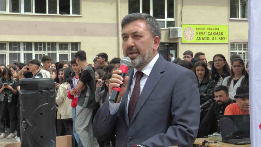 Kayseri’de Öğrenciler Mareşal Fevzi Çakmak’ı Andı