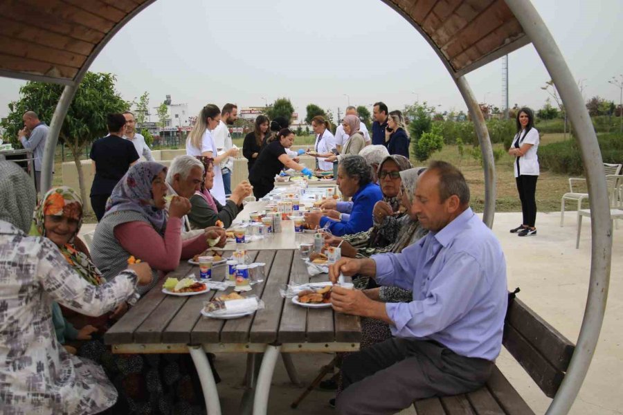 65 Yaş Üstü Hastalar Hastane Bahçesinde Egzersiz Yaptı