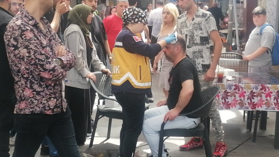 Kebapçı İle Çaycının Döner Çatallı Tabela Kavgası