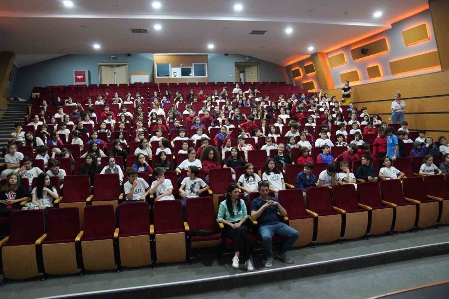 Üniversiteli Gençlerden Farkındalık Eğitimi