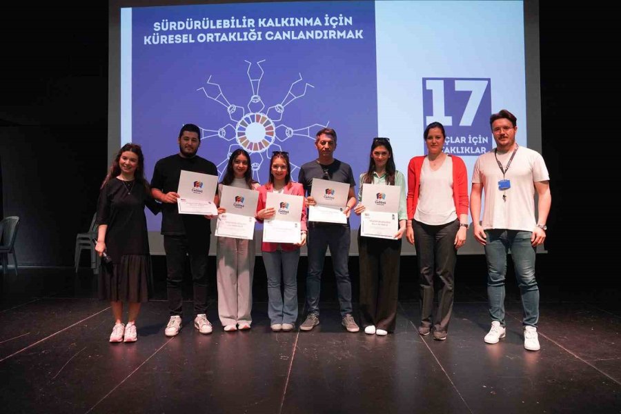 Üniversiteli Gençlerden Farkındalık Eğitimi