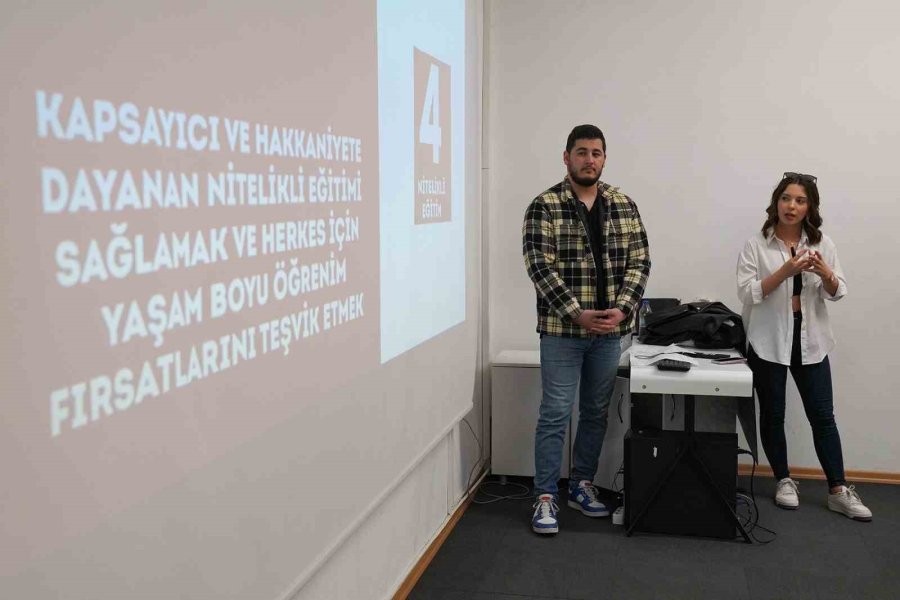 Üniversiteli Gençlerden Farkındalık Eğitimi