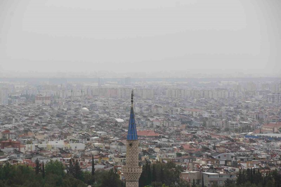 Antalya’nın Deniz Manzarasına Çöl Tozu Perdesi