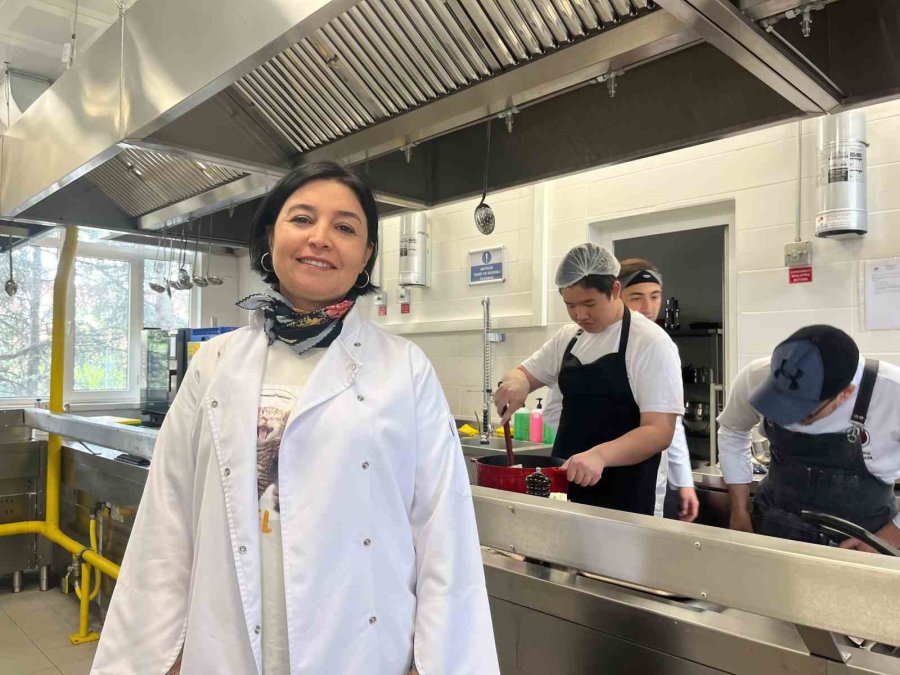 6 Yabancı Öğrenci, Türk Aşçı Adayları İle Yemek Yaptı