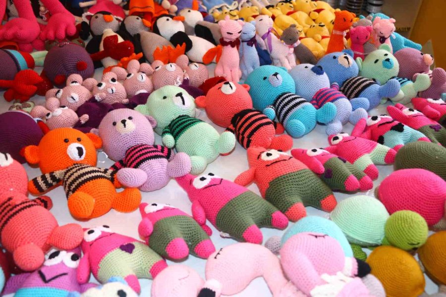 Antalya Büyükşehir’in Örgü Bebekleri Dünya Pazarında