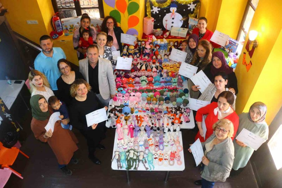 Antalya Büyükşehir’in Örgü Bebekleri Dünya Pazarında