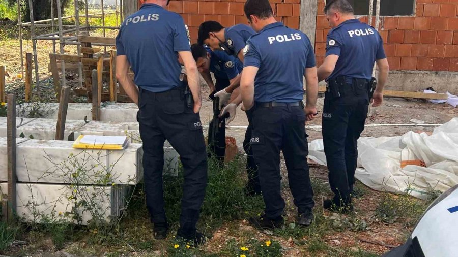 Ailesine Kızıp İnşaata Girdi, Tüfekle Etrafa Rastgele Ateş Etti