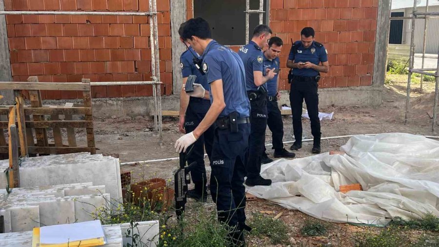 Ailesine Kızıp İnşaata Girdi, Tüfekle Etrafa Rastgele Ateş Etti