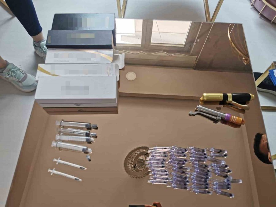 Antalya’da Merdiven Altı Güzellik Salonuna Baskın