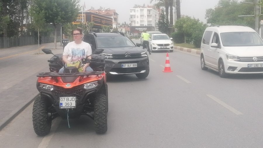 Minibüsteki Turist Sayısı Görenlere Pes Dedirtti