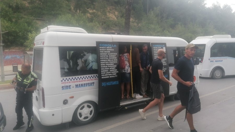 Minibüsteki Turist Sayısı Görenlere Pes Dedirtti