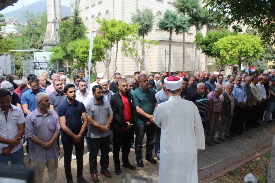 Alanya’da Gazze’de Hayatını Kaybeden Müslümanlar İçin Gıyabi Cenaze Namazı Kılındı