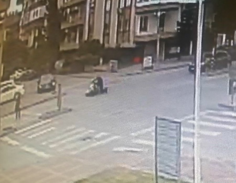 Yayaya Çarpmamak İçin Frene Basan Motosikletli Hastanelik Oldu