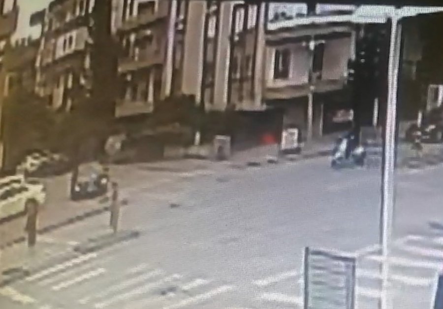 Yayaya Çarpmamak İçin Frene Basan Motosikletli Hastanelik Oldu