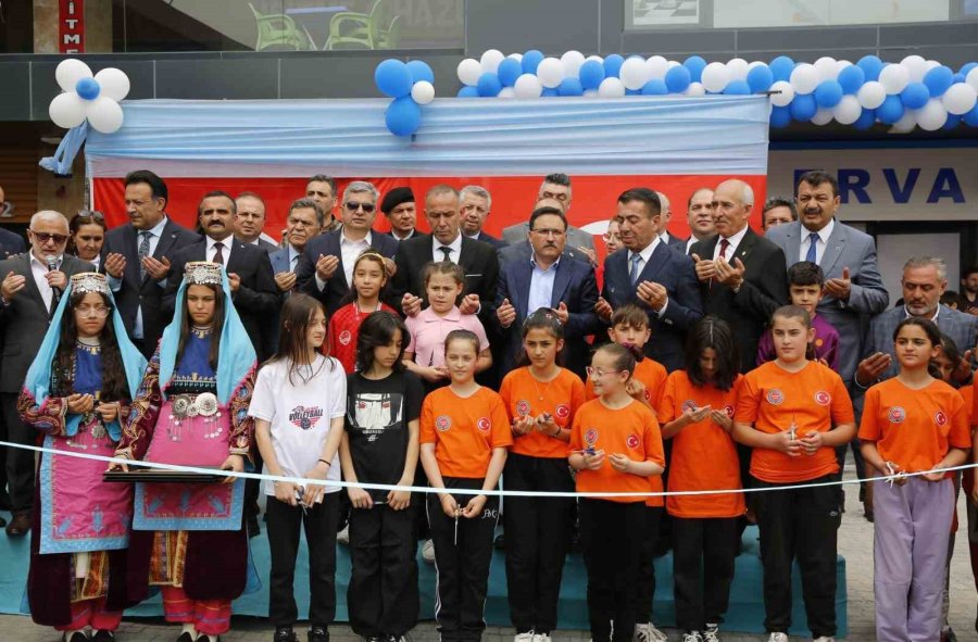 Vali Çiçek, Öğrencileri İlmek İlmek İşliyor