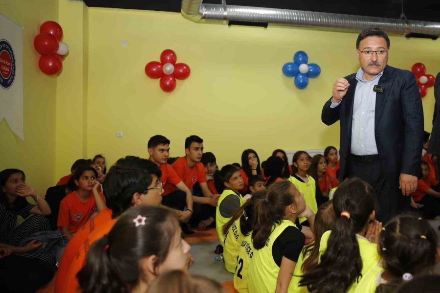 Vali Çiçek, Öğrencileri İlmek İlmek İşliyor